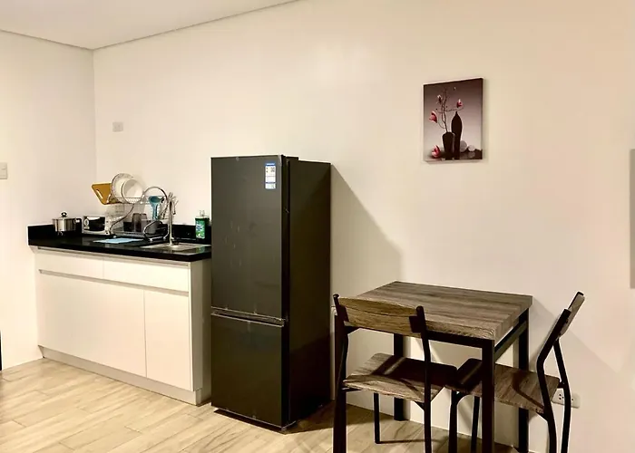 In Meridian With Netflix And Wifi, Near Ayala And It Park U03