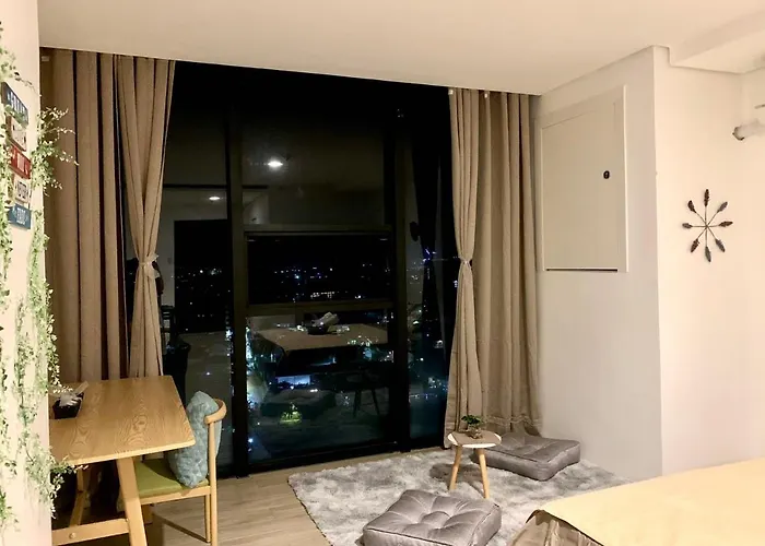 In Meridian With Netflix And Wifi, Near Ayala And It Park U03 Aparthotel Cebu