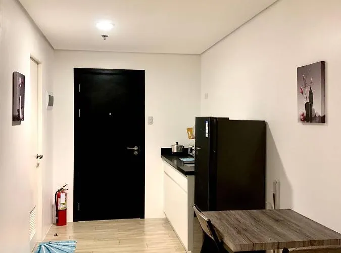 In Meridian With Netflix And Wifi, Near Ayala And It Park U03 3*