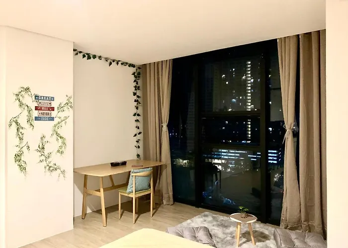 In Meridian With Netflix And Wifi, Near Ayala And It Park U03 Cebu